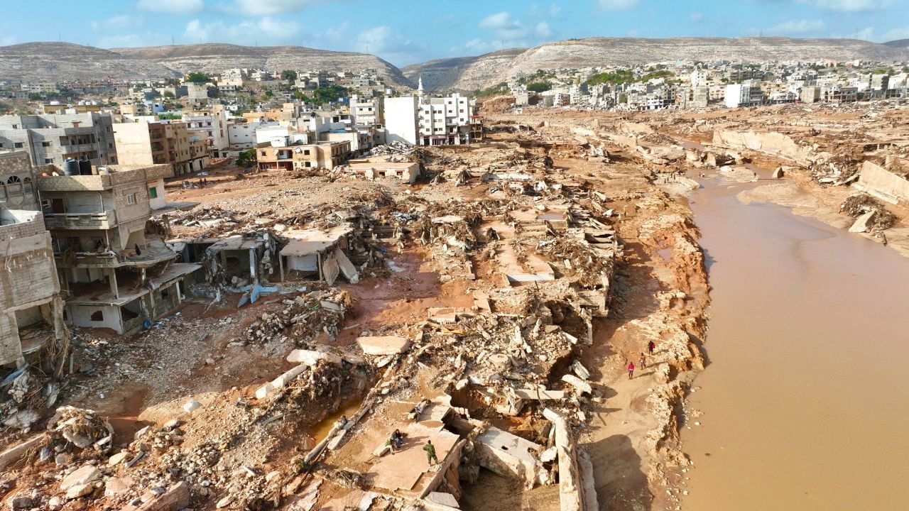 Libya Tragedy: যতদূর চোখ যাচ্ছে, শুধুই মৃতদেহ আর পচা গন্ধ, জোড়া বাঁধ ভেঙে লিবিয়ায় মৃত কমপক্ষে ৫৩০০, নিখোঁজ ১০ হাজারেরও বেশি Libya Tragedy: যতদূর চোখ যাচ্ছে, শুধুই মৃতদেহ আর পচা গন্ধ, জোড়া বাঁধ ভেঙে লিবিয়ায় মৃত কমপক্ষে ৫৩০০, নিখোঁজ ১০ হাজারেরও বেশি