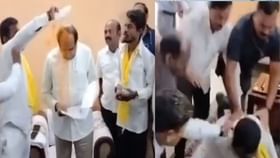 মন্ত্রীর উপরে 'হলুদ অ্যাটাক', মুখ্যমন্ত্রীকেও কালি লেপে দেওয়ার হুমকি মন্ত্রীর উপরে 'হলুদ অ্যাটাক', মুখ্যমন্ত্রীকেও কালি লেপে দেওয়ার হুমকি