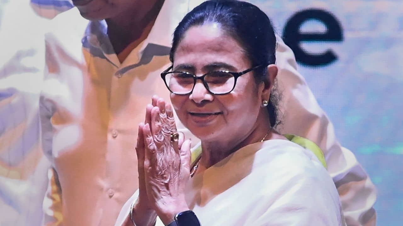 Mamata Banerjee: আজই দিল্লি যাচ্ছেন মমতা, জি-২০-র নৈশভোজে দেখা হবে শেখ হাসিনার সঙ্গে