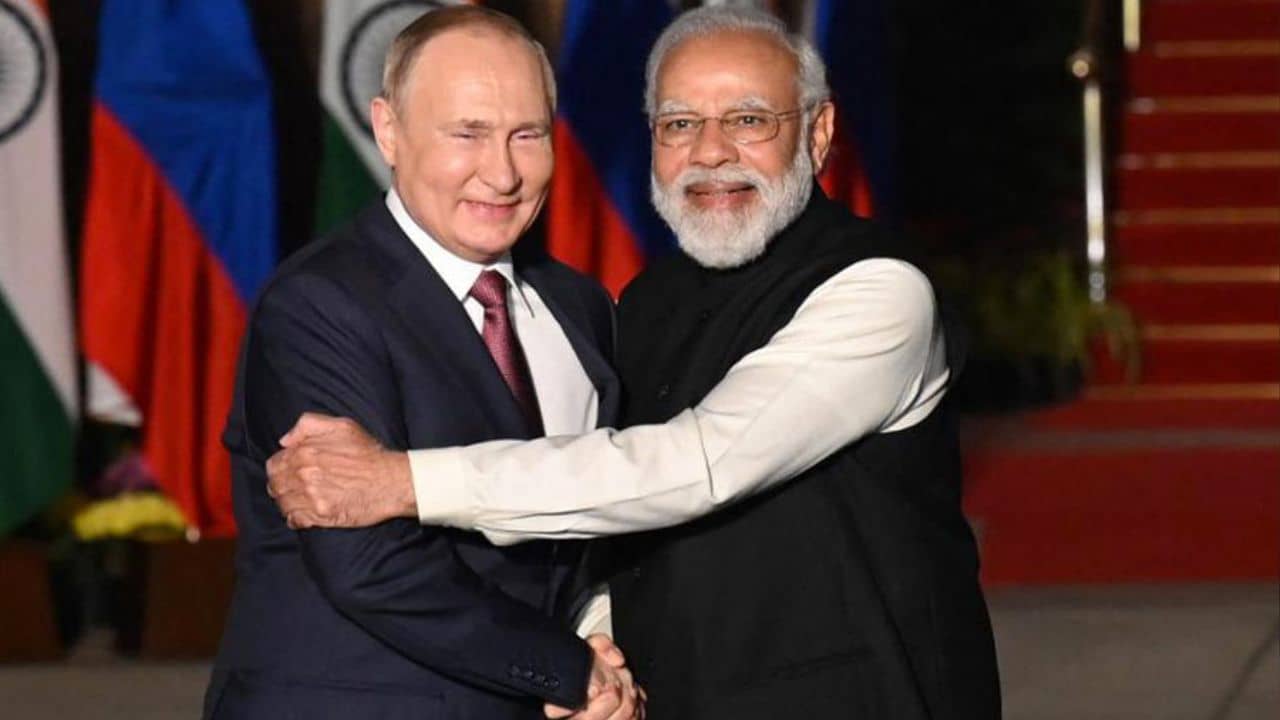 Vladimir Putin on PM Modi: প্রধানমন্ত্রী মোদী একদম ঠিক, জি-২০তে না এসেও হঠাৎ কেন প্রশংসায় পঞ্চমুখ পুতিন?