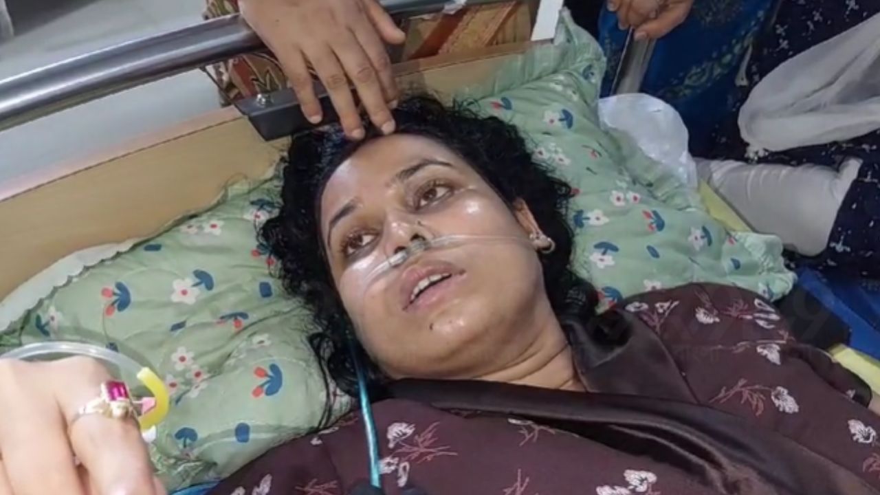 TMC: দলের নেত্রীকে মেরে হাসপাতালে পাঠানোর অভিযোগ তৃণমূল নেতার বিরুদ্ধে TMC: দলের নেত্রীকে মেরে হাসপাতালে পাঠানোর অভিযোগ তৃণমূল নেতার বিরুদ্ধে