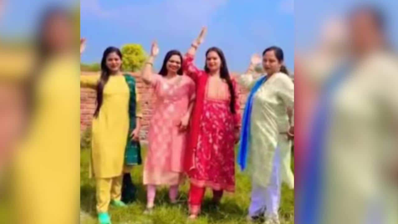 UP School: পড়ানো ভুলে স্কুলে ইন্সটা রিল বানাচ্ছেন শিক্ষিকারা, লাইক-শেয়ার করতে বাধ্য পড়ুয়ারা!