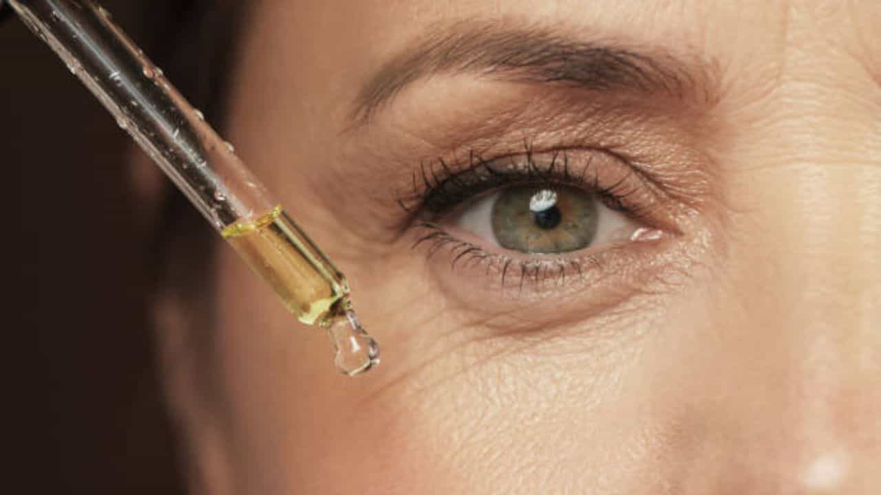Retinol for Skin: বলিরেখা ঢাকতে রেটিনল সিরাম মাখছেন? ত্বকের জন্য কতটা কার্যকর এই অ্যাসিড, জানুন Retinol for Skin: বলিরেখা ঢাকতে রেটিনল সিরাম মাখছেন? ত্বকের জন্য কতটা কার্যকর এই অ্যাসিড, জানুন