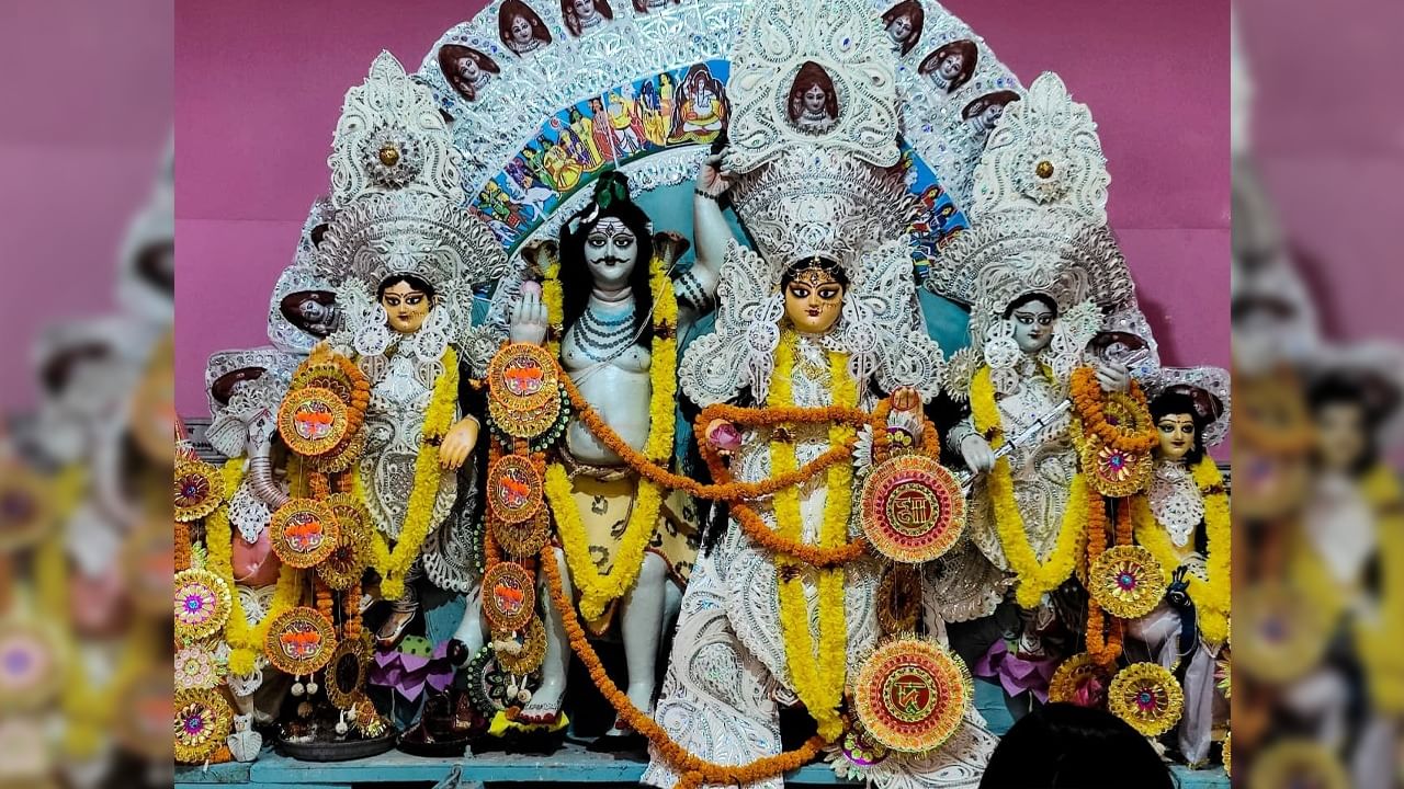 Durga Puja 2023: গৌরীর পাশে দণ্ডায়মান শিবও, ৪০০ বছরের পুরনো সাটিনন্দীর নাগবাড়ির পুজো