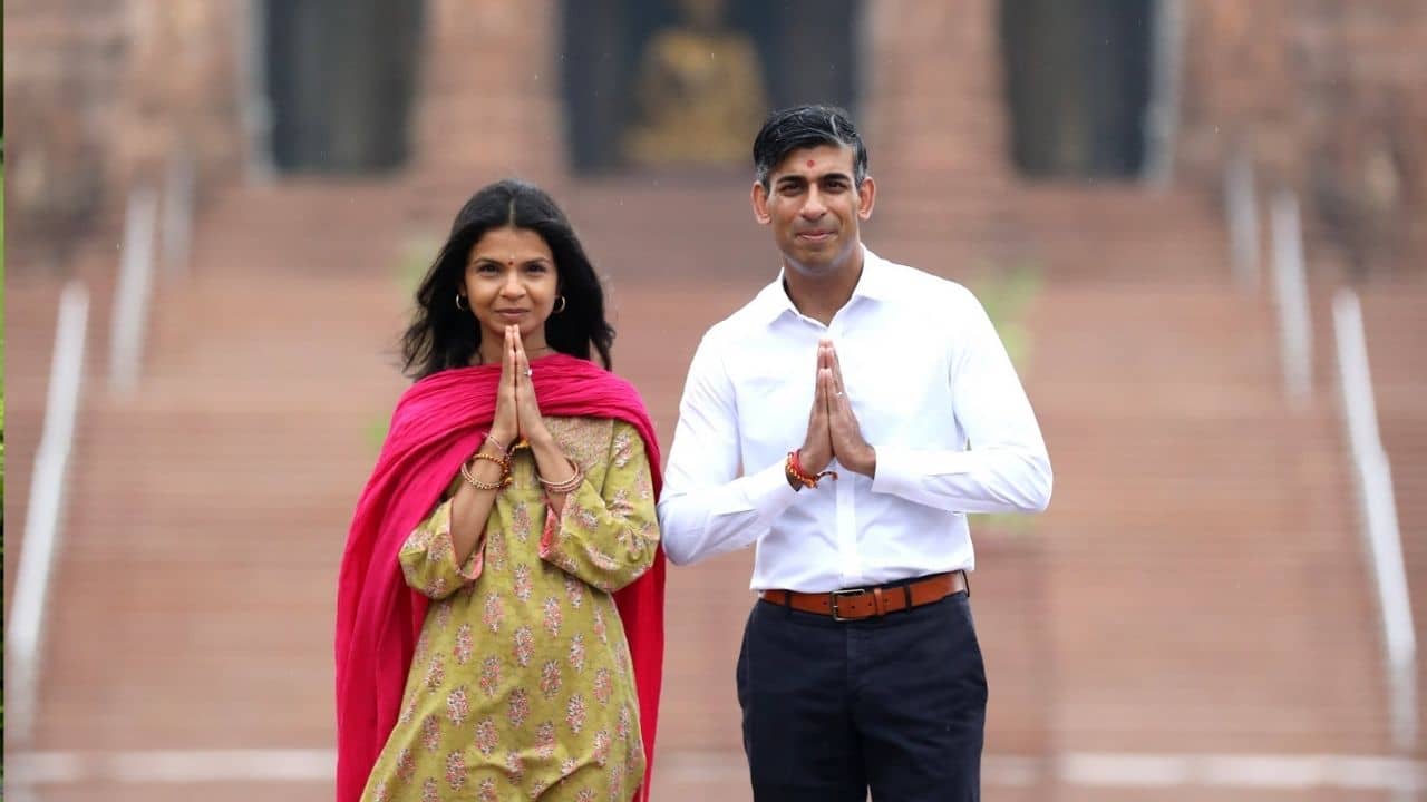 Rishi Sunak: মিটল জন্মাষ্টমী পালন করতে না পারার দুঃখ, ভোরে স্ত্রীকে নিয়ে অক্ষরধাম মন্দিরে হাজির প্রধানমন্ত্রী সুনক