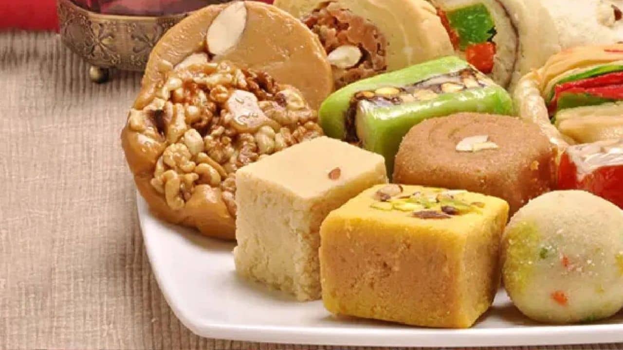 Sweets: উৎসবের মরশুমে মিষ্টি ব্যবসায়ীদের জন্য বিশেষ নির্দেশিকা জারি FSSAI-র