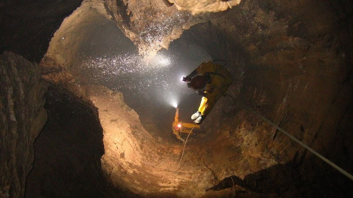 Krubera Cave Of Georgia: বাড়ে কমে ভয়ঙ্কর এই গুহা