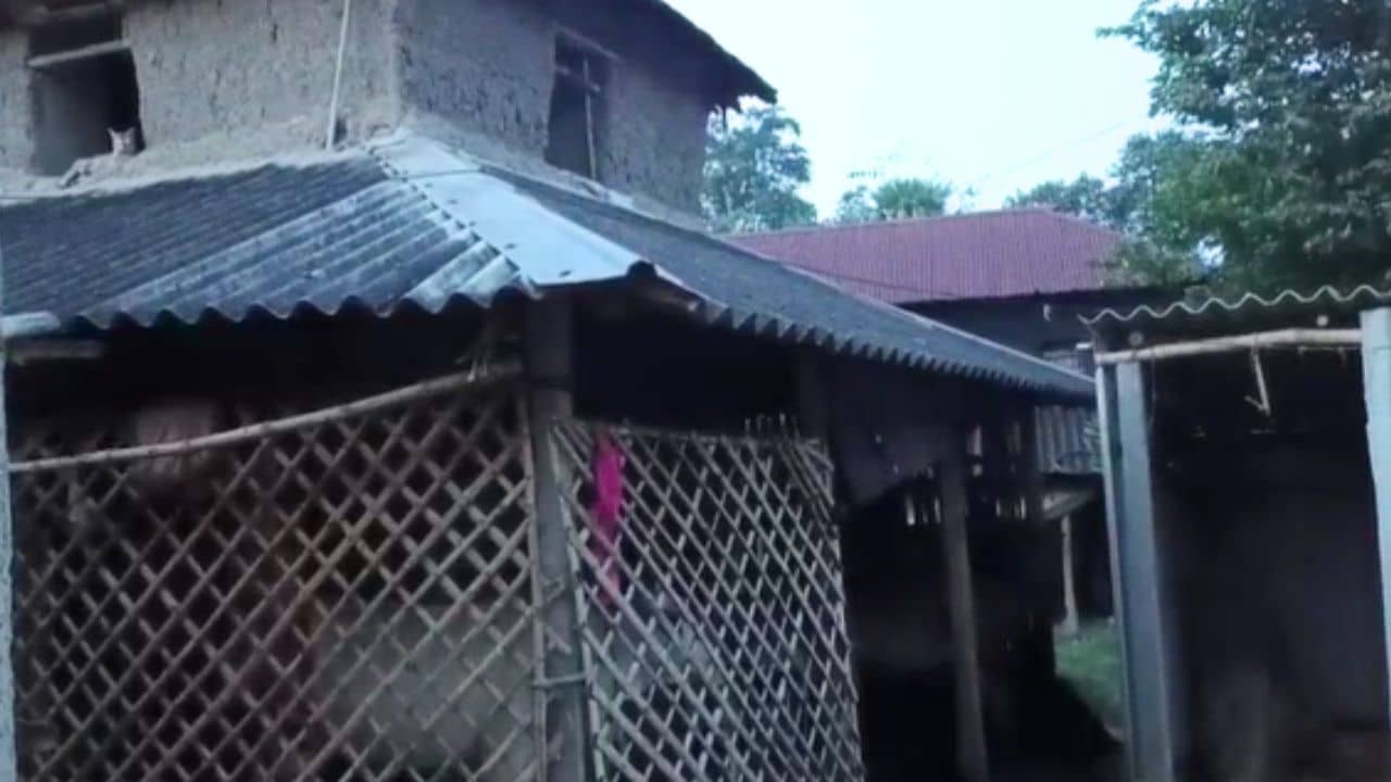 Witch: ডাইনি অপবাদে ঘরছাড়া মহিলা, ২ লক্ষ টাকা দাবি পাড়ার লোকের