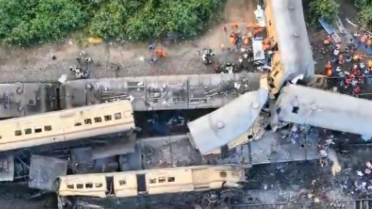 Andhra Pradesh Train Accident Update: অন্ধ্রে রেল দুর্ঘটনার জেরে পরিবর্তিত প্রচুর ট্রেনের রুট ও সময়, জেনে নিন কোন ট্রেন চলছে?