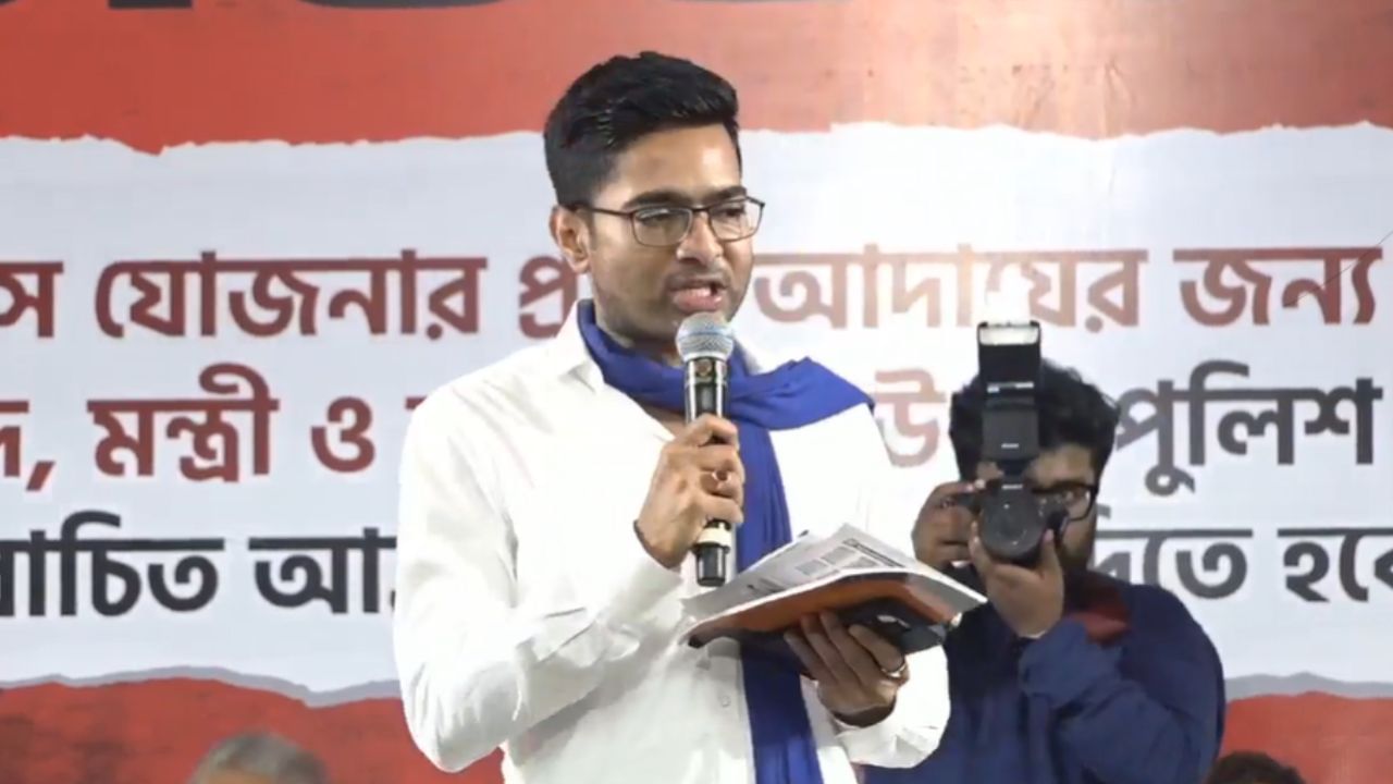 Abhishek Banerjee on Governor: বিজেপি মিছিল করার সময় কোথায় ছিল রাজ্যপালের দায়িত্ববোধ? ধরনা মঞ্চ থেকে প্রশ্ন অভিষেকের