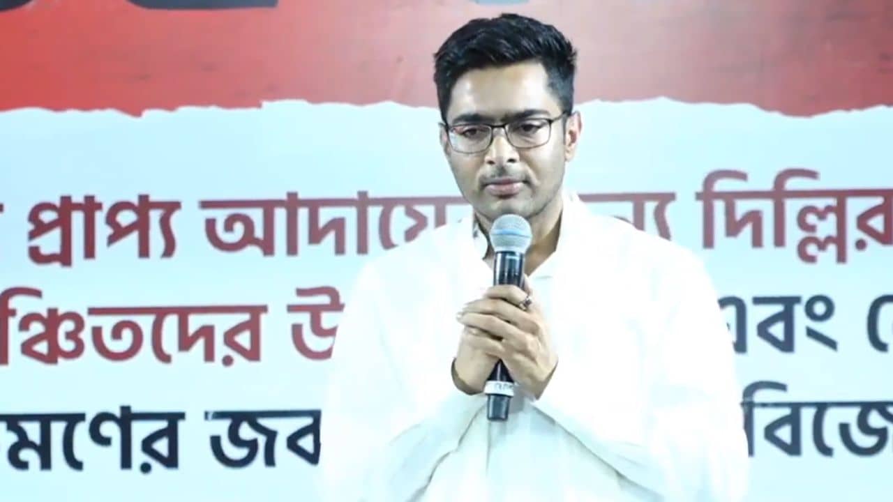 Abhishek Banerjee: কলকাতায় এসে দেখা করতে হবে, উত্তরবঙ্গে প্রতিনিধি পাঠিয়ে রাজ্যপালকে বার্তা অভিষেকের