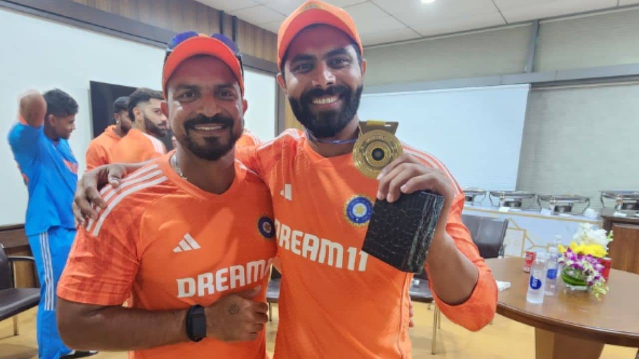 ICC World Cup 2023: সেরা ফিল্ডারের পদক কার, রাহুল নাকি জাডেজার? ভারতের ড্রেসিংরুম চলল বিরাট হইহুল্লোড়