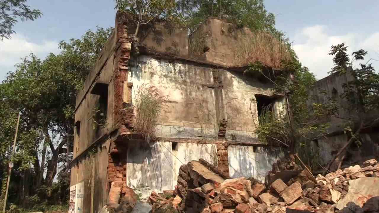 Ghost Village: এক একটা বাড়ি যেন হানাবাড়ি, ভূতের ভয়ে খালি গোটা গ্রাম, শুধু লক্ষ্মীপুজোর রাতে জ্বলে আলো