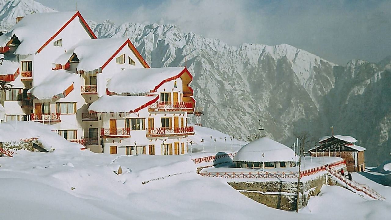 Auli Tourism: পুজোয় চলুন ভারতের সুইৎজারল্যান্ডে