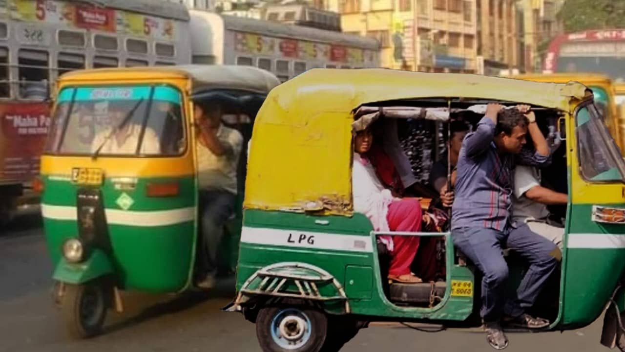 Auto in Kolkata: পুজোয় পোয়াবারো অটোর! এক একটা সিট যেন নিলামে উঠছে