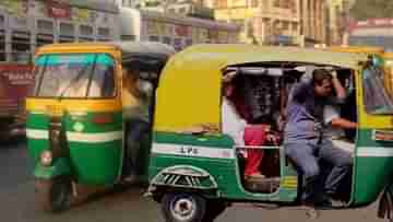 Auto in Kolkata: পুজোয় পোয়াবারো অটোর! এক একটা সিট যেন নিলামে উঠছে