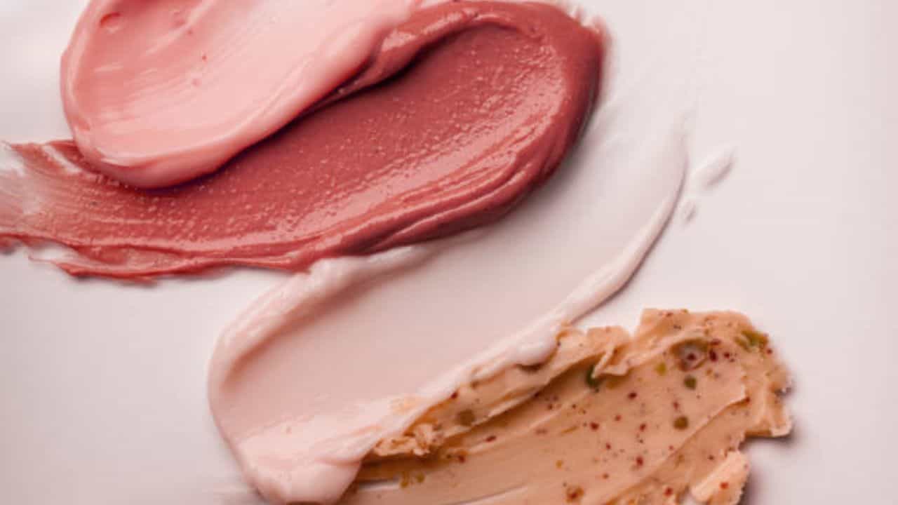 BB Cream: লাগবে না ফেসপাউডার, শুধুমাত্র বিবি ক্রিম দিয়েই সেরে ফেলুন এত রকম মেকআপ BB Cream: লাগবে না ফেসপাউডার, শুধুমাত্র বিবি ক্রিম দিয়েই সেরে ফেলুন এত রকম মেকআপ