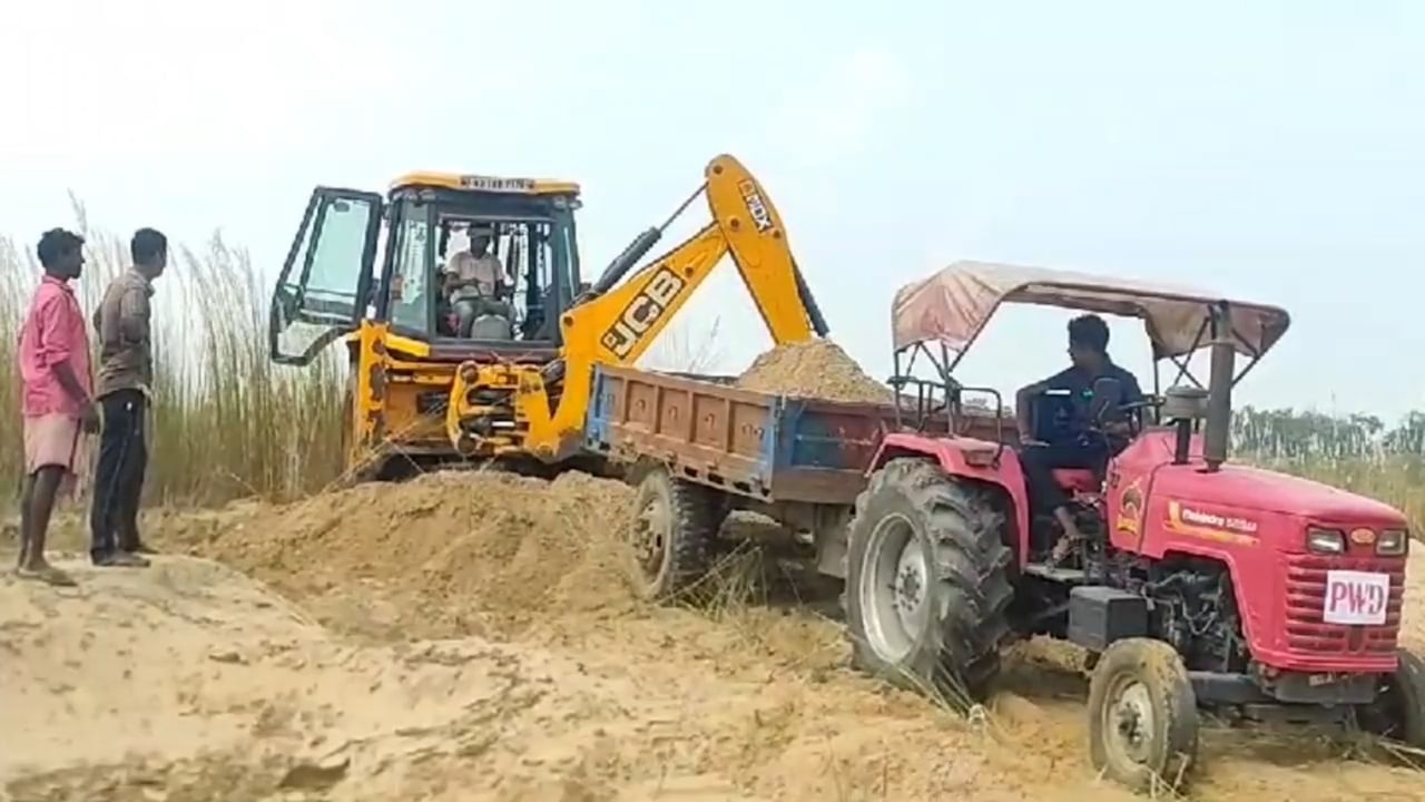 Bankura Sand Scam: মাটি তোলার নামে হচ্ছে...