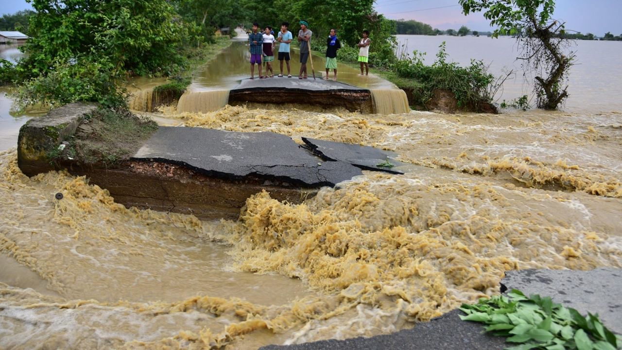 Bankura News: বন্যার জলে ভেসে এল মহিলার দেহ!