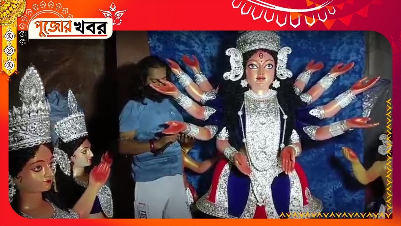 Durga Puja 2022: 'ভেবেছিলাম হিরে দিয়ে বানাব', ৫৫ কেজির রূপোর গহনায় সাজিয়েও আক্ষেপের সুর ইন্দ্রজিতের