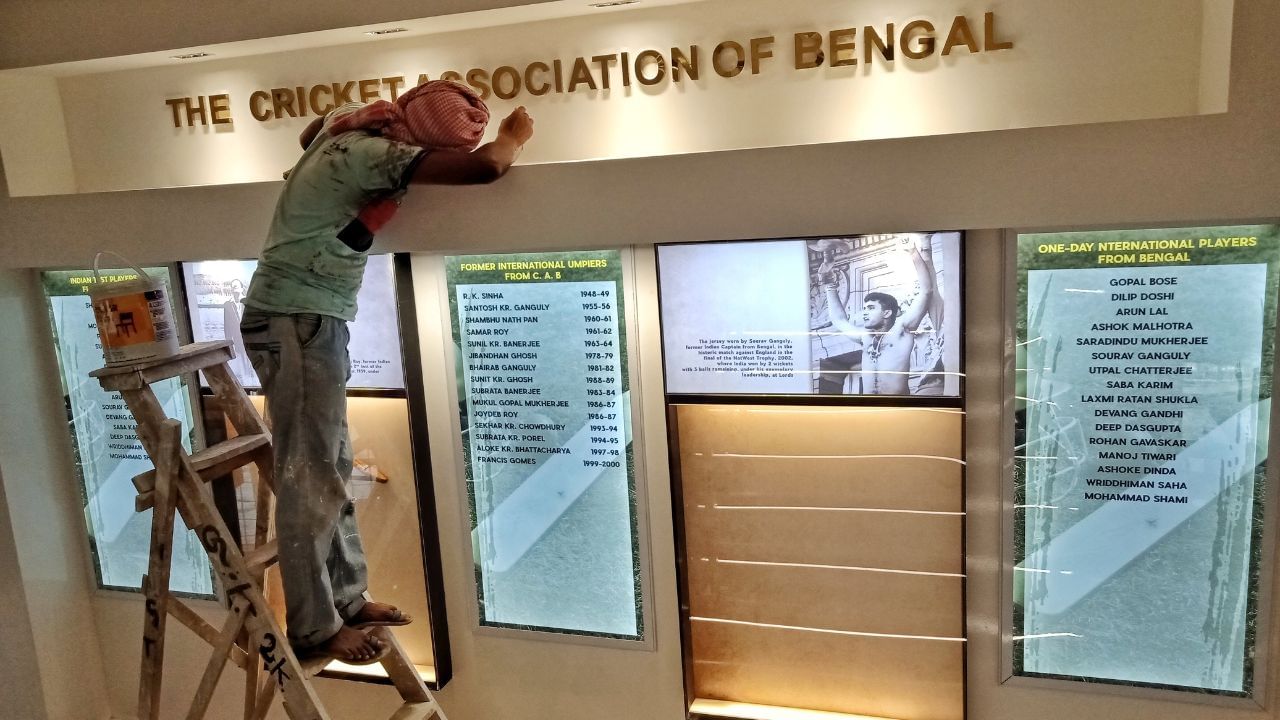 কলকাতার ইডেন গার্ডেন্স বহু ঐতিহাসিক ম্যাচের সাক্ষী। নন্দনকাননের প্রতিটি ঘাসে ছড়িয়ে স্মৃতি। এ বারের বিশ্বকাপে এমন অনেক স্মরণীয় মুহূর্ত তৈরির প্রত্যাশা ইডেনে। ছবি: রাহুল সাধুখাঁ