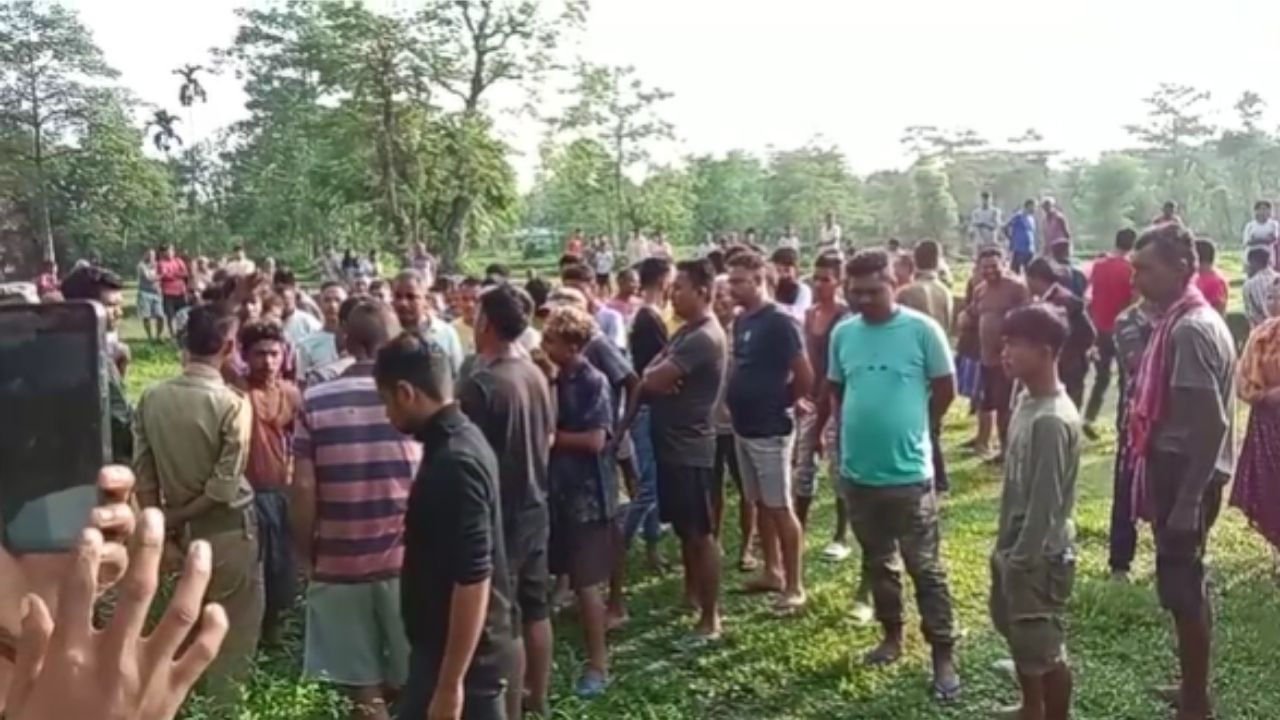 Dhupguri Elephant: শুঁড়ে তুলে আছড়ে মারে, হাতির হানায় মৃত্যুতে ধুন্ধুমার, দেহ নিয়ে ধস্তাধস্তি