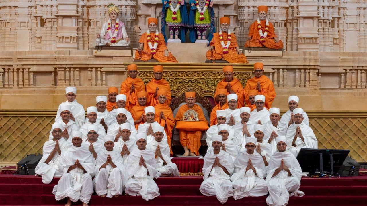 Diksha Mahotsav: মার্কিন মুলুকে শুরু হল দীক্ষা মহোৎসব, সন্ত হওয়ার পথ বেছে নিলেন ৩০ যুবক