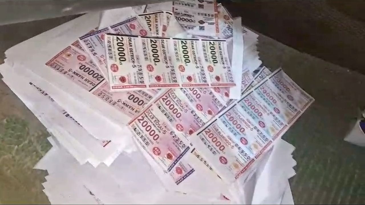 Murshidabad Fake Lottery: গোডাউনের ভেতরে গুচ্ছ, গুচ্ছ...