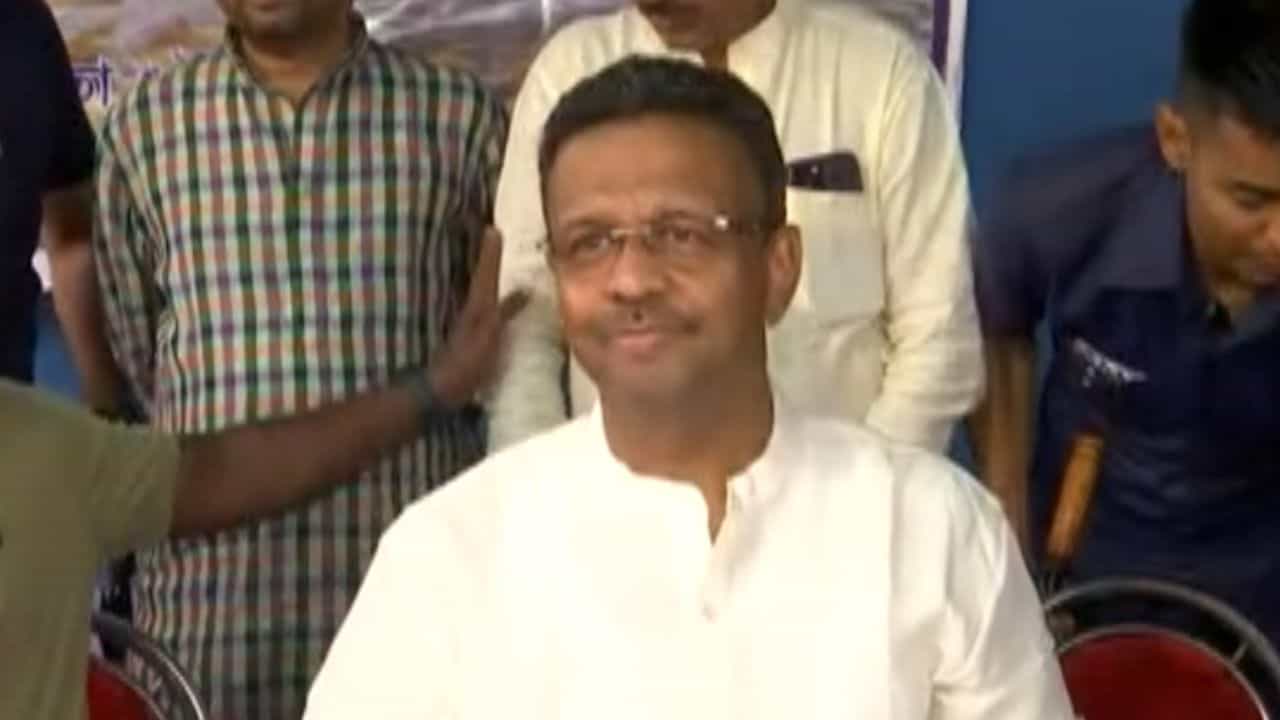 Firhad Hakim on DYFI Brigade Rally: বামেদের ব্রিগেডকে 'শুভেচ্ছা' জানিয়েও কী বোঝালেন ফিরহাদ? Firhad Hakim on DYFI Brigade Rally: বামেদের ব্রিগেডকে 'শুভেচ্ছা' জানিয়েও কী বোঝালেন ফিরহাদ?