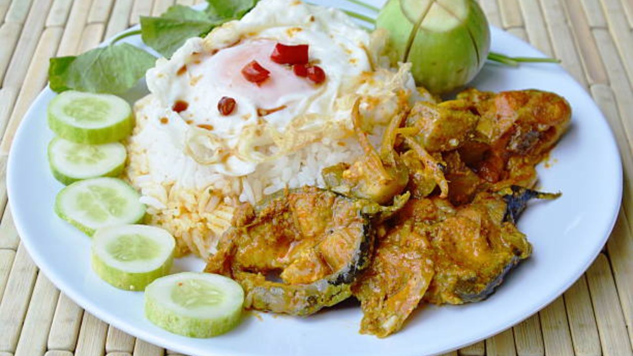 Tangra Macher Jhol আলু ঝিঙে দিয়ে ট্যাংরা মাছের পাতলা ঝোল, শনিবারের