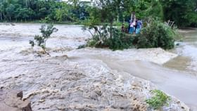 আরামবাগ জুড়ে বন্যা পরিস্থিতি আরামবাগ জুড়ে বন্যা পরিস্থিতি