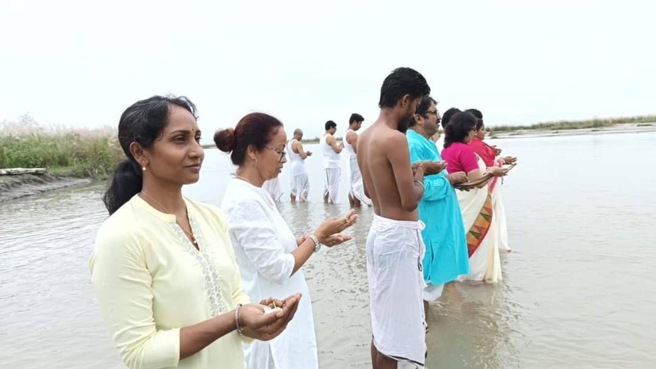 Jalpaiguri: তিস্তায় মর্টার-ভয়, মহালয়ার তর্পণে জলপাইগুড়ির ভরসা পাড়ার পুকুর