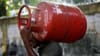 Commercial LPG cylinder price: বর্ষশেষে খুশির খবর, প্রায় ৪০ টাকা কমল রান্নার গ্যাসের দাম