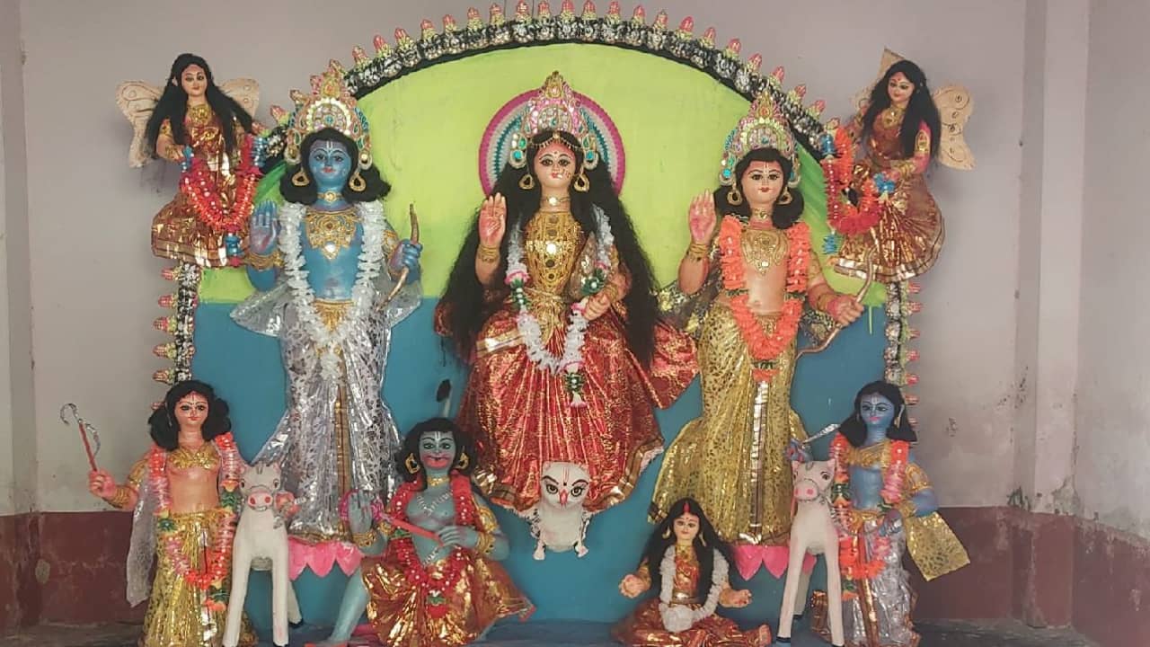 Balurghat: কিছুতেই ফলত না ফসল, লক্ষ্মীর আরাধনাতেই ‘ম্যাজিক’, বালুরঘাটের এই গ্রামের কথা আজও ফেরে মুখে মুখে