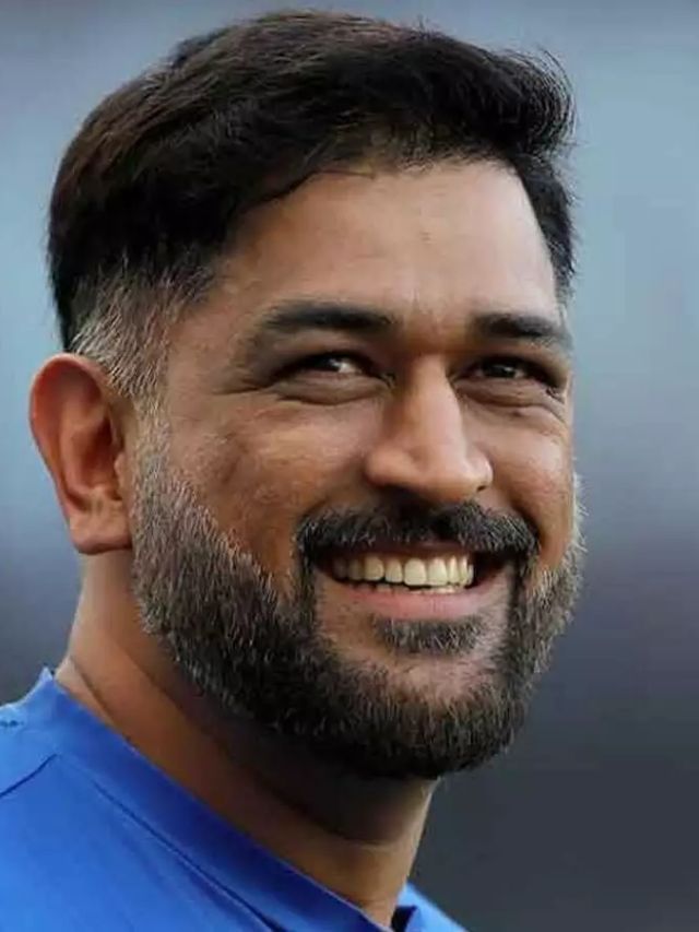 জল,কোল্ড ড্রিঙ্কস, চা কিছুর দাগই পড়ে না ধোনির পছন্দের শার্টে! জল,কোল্ড ড্রিঙ্কস, চা কিছুর দাগই পড়ে না ধোনির পছন্দের শার্টে!