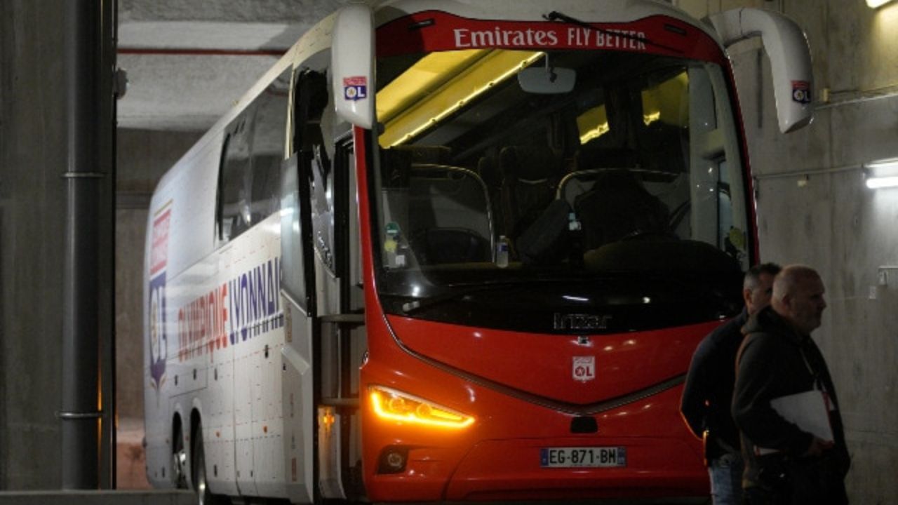 Lyon Team Bus Attack: টিম বাসে দর্শক হামলা, ইটে মাথা ফাটল কোচের, অগ্নিগর্ভ ফরাসি ফুটবল