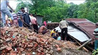 Jalpaiguri Flood News: বন্যা, তার উপর ঢুকছে হাতি