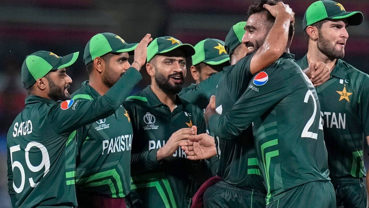 ICC World Cup 2023: টানা ৪ ম্যাচে হার দিয়ে পাকিস্তানকে বিচার করবেন না, ইডেনে নামার আগে আর্জি পাক কোচের