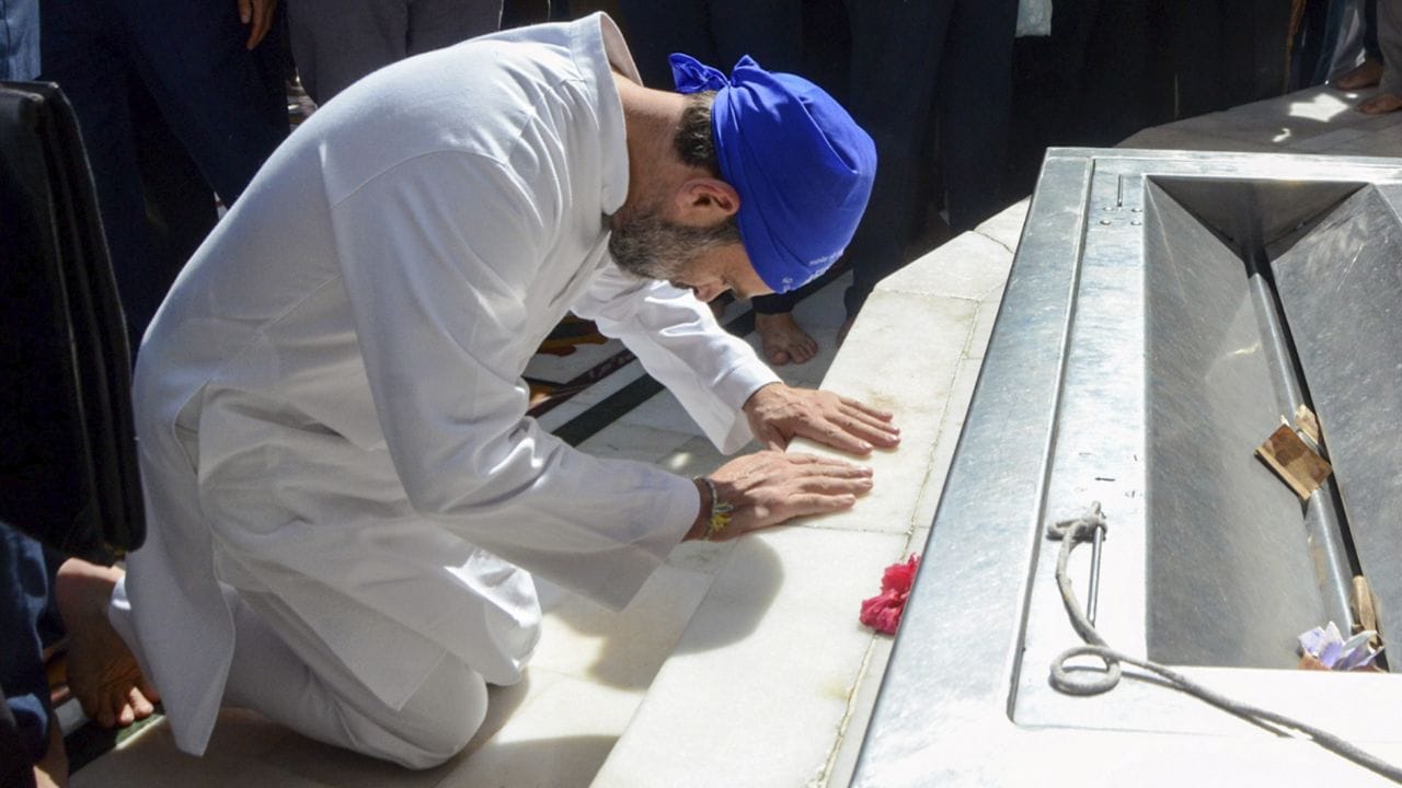 স্বর্ণমন্দিরের রাহুল গান্ধী। ছবি সৌজন্য: Twitter 