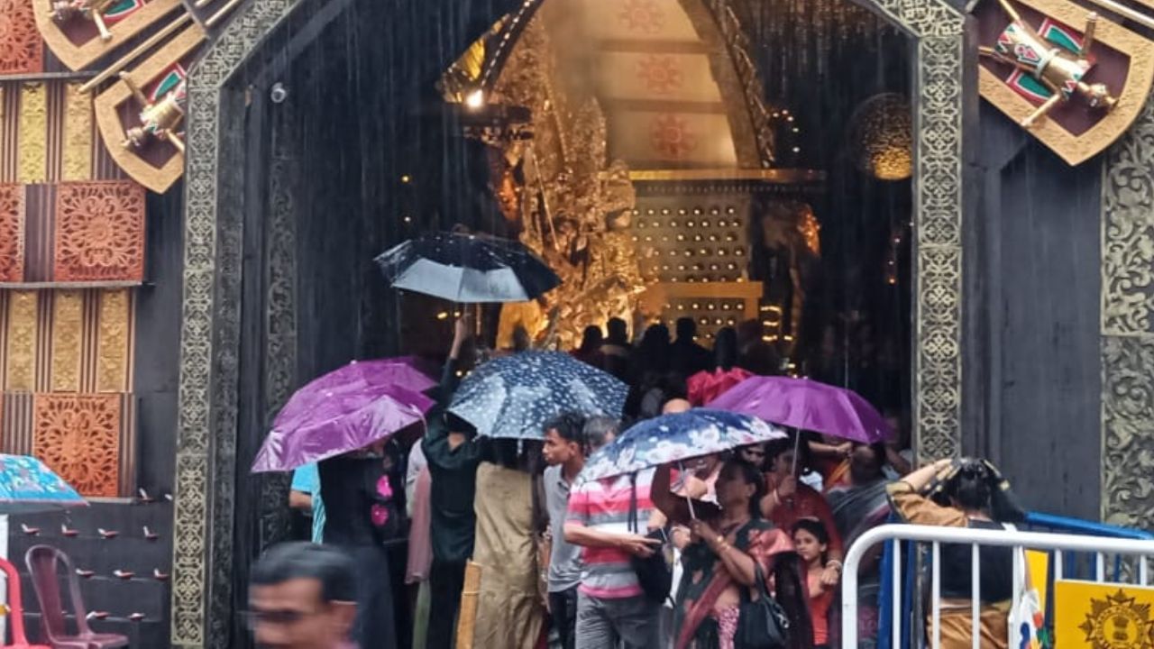 Rain In Durga Pujo: নবমীতে প্রকৃতিতেও বিষাদের সুর! দুপুর গড়াতেই কলকাতা-সহ পাঁচ জেলায় বৃষ্টি