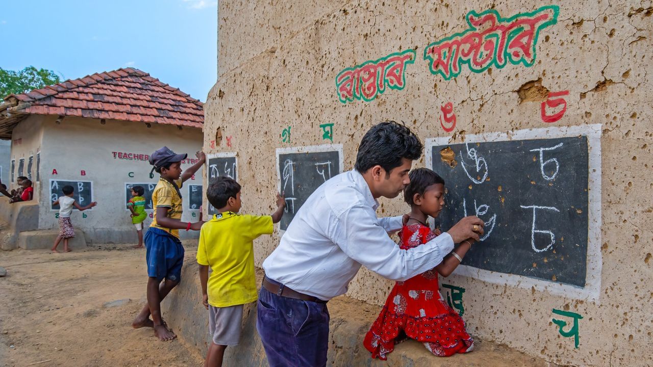 Asansol Teacher: 'রাস্তার মাস্টার' এখন গ্লোবাল টিচার প্রাইজ়ের ফাইনালিস্ট, জিতলেই ৮ কোটি!