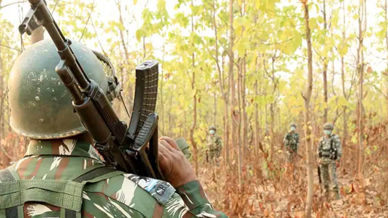 Maoist Killed: ছত্তীসগঢ়ের জঙ্গলে পুলিশের অভিযানে মৃত দুই মাওবাদী