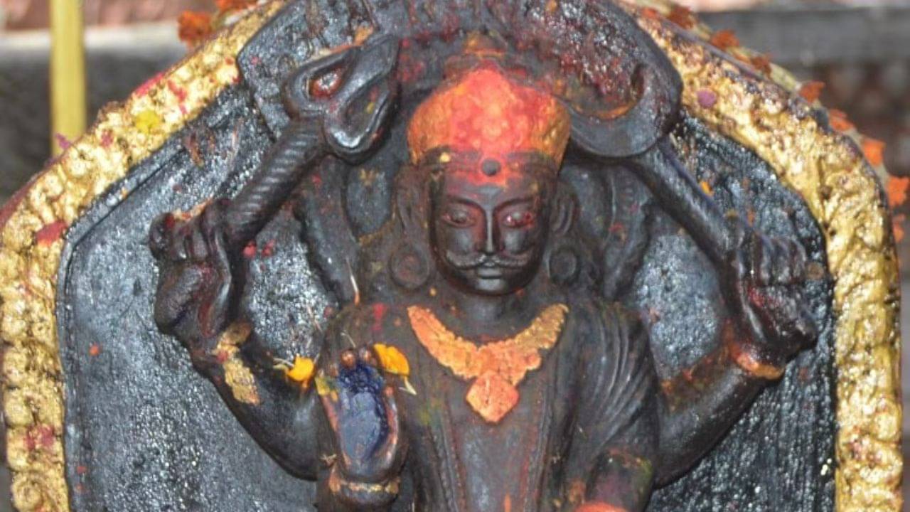 Shani Dev: শনির রোষে কারা সবচেয়ে বেশি আক্রান্ত হন? মুক্তির উপায়ও জানুন