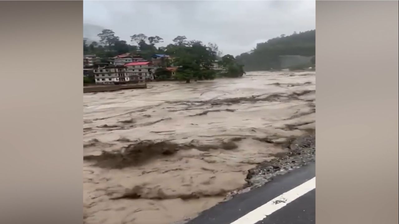 Sikkim Flash Floods: পাহাড়ের রুদ্ররোষে বাড়ছে মৃত্যু, এখনও পর্যন্ত ...