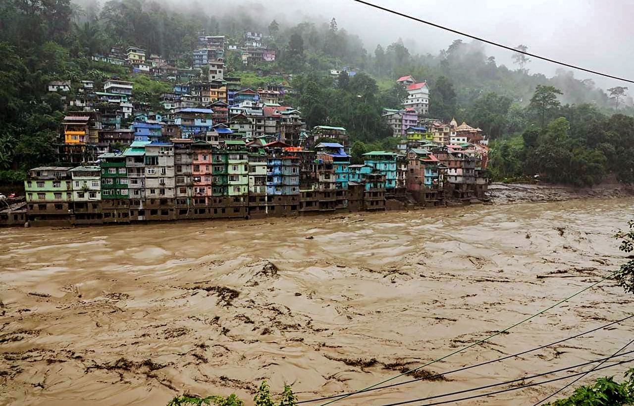 Sikkim Flash Flood: এখনও ফুঁসছে তিস্তা, ভারত-বাংলাদেশ সীমান্তে ২ জওয়ানের দেহ উদ্ধার