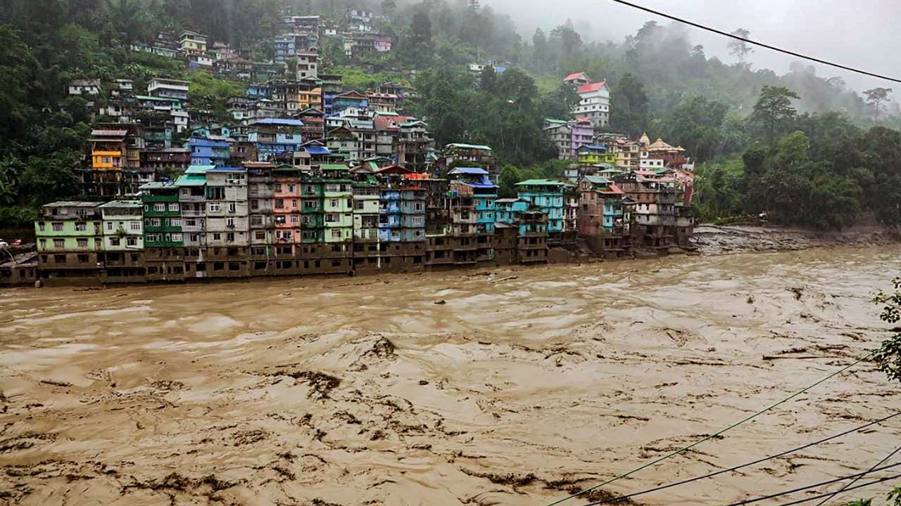 Sikkim Flash Floods Live: সিকিমে লাগু বিপর্যয় মোকাবিলা আইন, হড়পা বানে মৃত বেড়ে ১৮