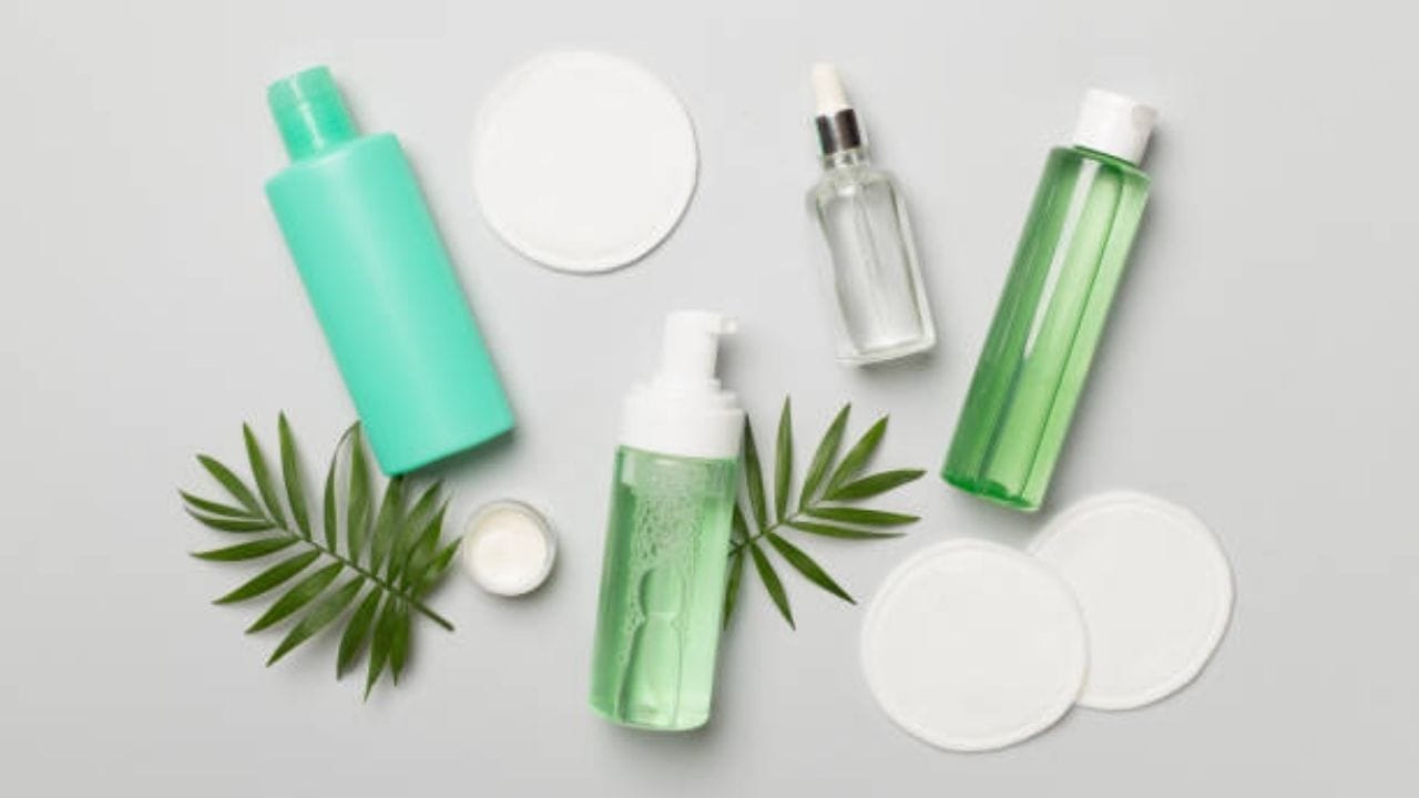 Toner Skin Care: ত্বক হবে উজ্জ্বল, টানটান যদি রোজ নিয়ম করে টোনার লাগান এইভাবে Toner Skin Care: ত্বক হবে উজ্জ্বল, টানটান যদি রোজ নিয়ম করে টোনার লাগান এইভাবে