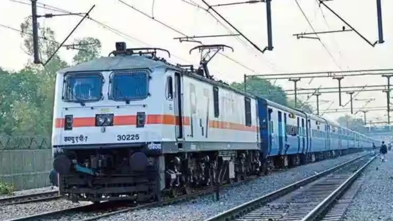 Train: ট্রেনের এসি কামরায় মহিলা সহযাত্রীর গায়ে প্রস্রাব যুবকের