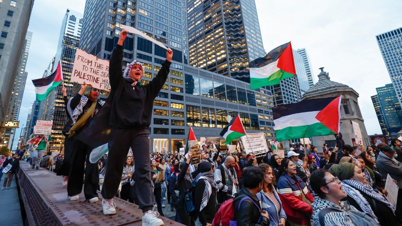 US Capitol Protest: 'এক্ষুণি বন্ধ হোক যুদ্ধ', বিক্ষোভকারীদের দখলে ক্যাপিটল হিল, গ্রেফতার ৩০০