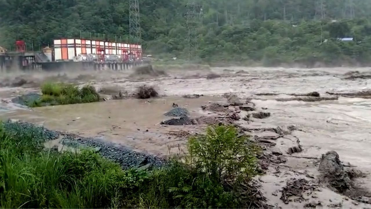 Weather and Flood Situation LIVE: সিকিমে দুর্যোগের বলি ১০, নিখোঁজ ৮২, আটকে ৩০০০ পর্যটক